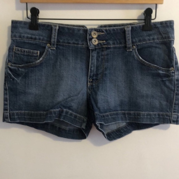 𝅺Cute Juniors Mossimo Supply Co. Jean shorts in size 7 - Picture 1 of 6